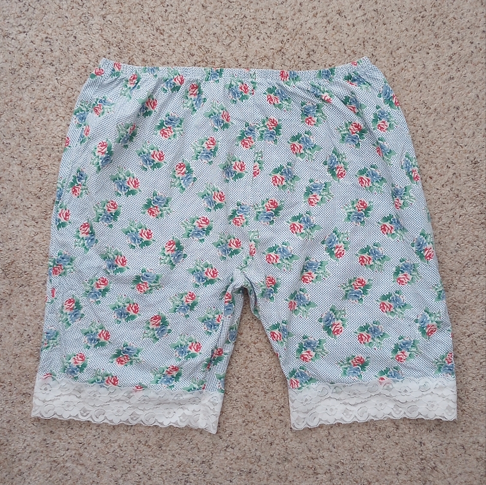 Vintage CottageCore Floral Lace Shorts